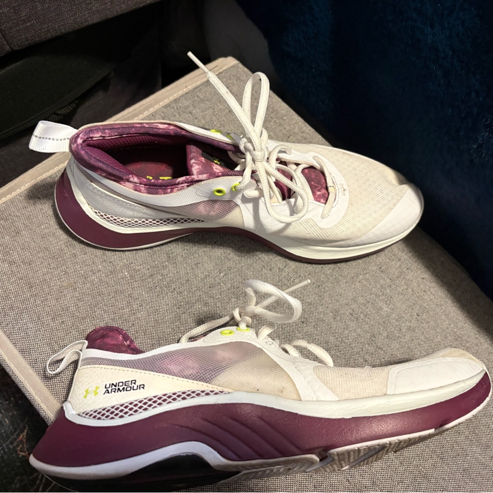 Women’s Under Armour HOVR Training Sneakers 8.5